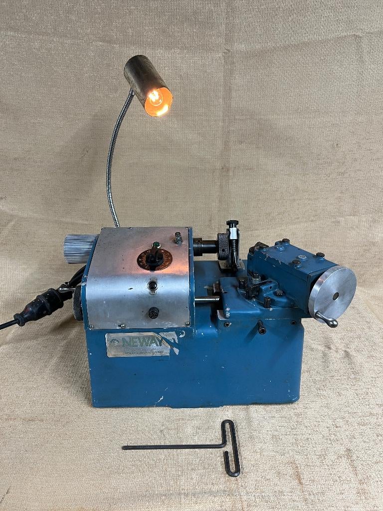 Neway VFR 1000 kleppen slijpmachine / mini draaibank ., Ophalen, Gebruikt, Metaaldraaibank