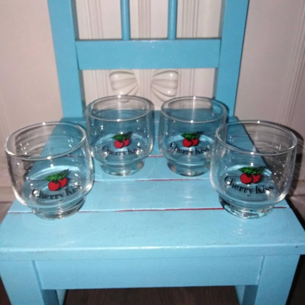 Vintage sapglaasjes Cherry Kiss 4 stuks, Ophalen, Glas of Glazen, Gebruikt, Glas