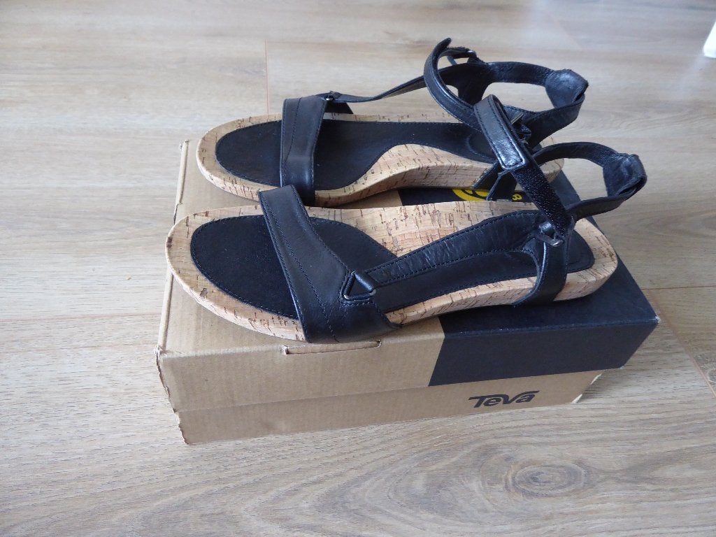 Teva dames sandalen, Kleding | Dames, Schoenen, Zwart, Zo goed als nieuw, Teva, Sandalen of Muiltjes