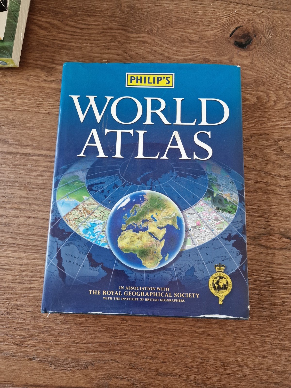 Philip's World Atlas - Wereldatlas, Overige atlassen, 2000 tot heden, Ophalen of Verzenden, Zo goed als nieuw