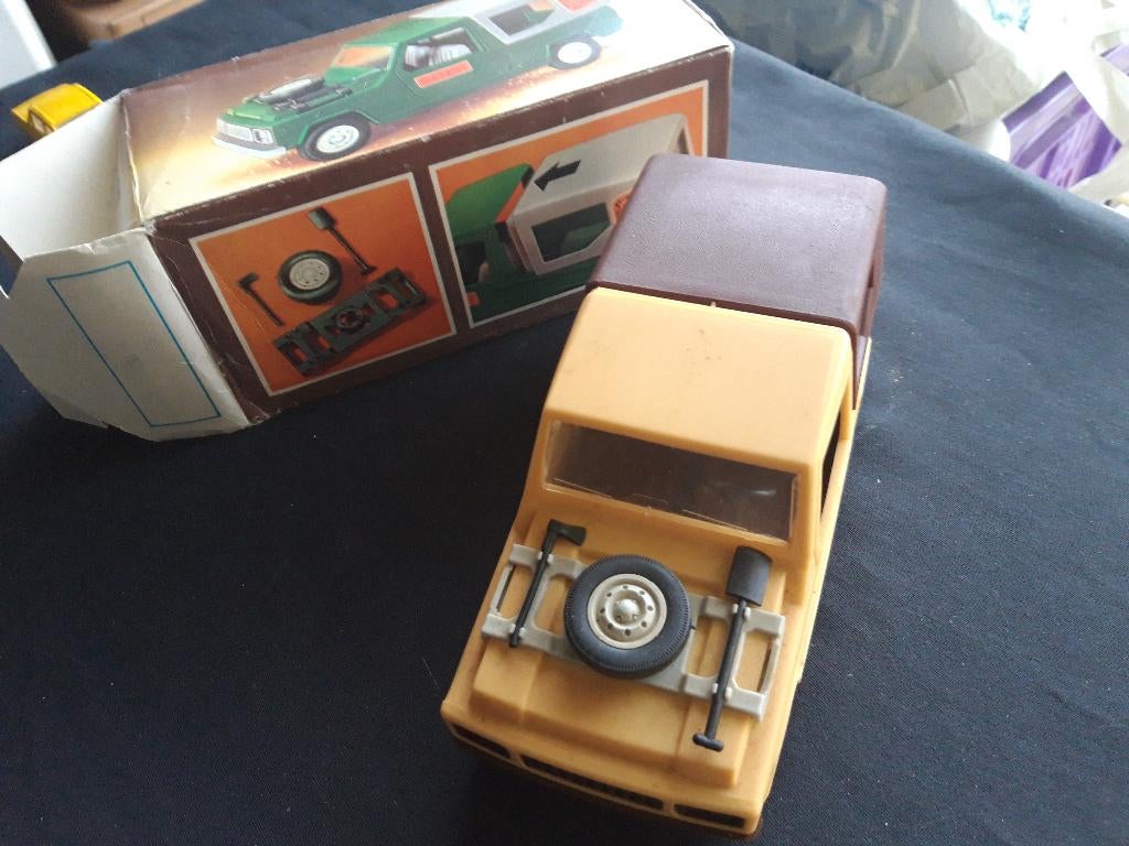 Renault 6 Rodeo beige – compleet en in doos - schaal 1:20, Ophalen of Verzenden, Zo goed als nieuw, Auto, Overige merken