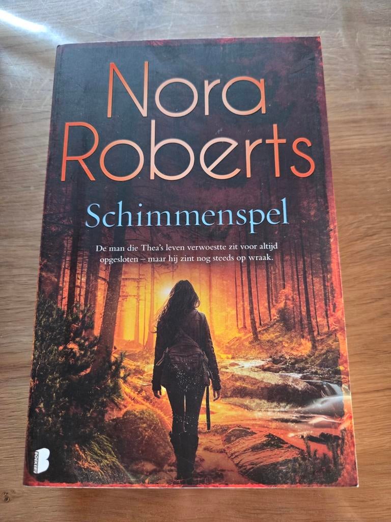 Nora Roberts - Schimmenspel, Boeken, Romans, Nieuw, Ophalen of Verzenden
