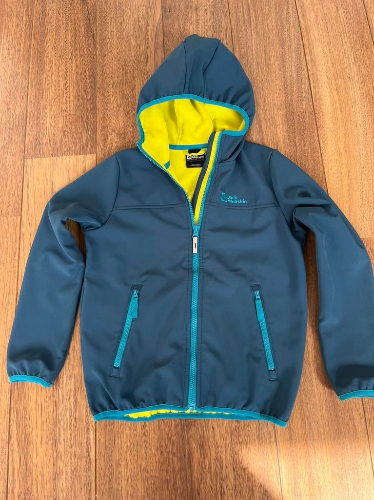 Softshell jas Jack Wolfskin blauw/geel, maat 140 ZGAN, Kinderen en Baby's, Ophalen of Verzenden, Zo goed als nieuw, Jongen of Meisje