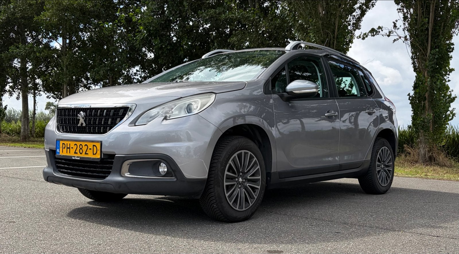 Peugeot 2008 Facelift | 1.2 Puretech | 2016 | 82PK, Voorwielaandrijving, Stof, 40 €/maand, 1199 cc