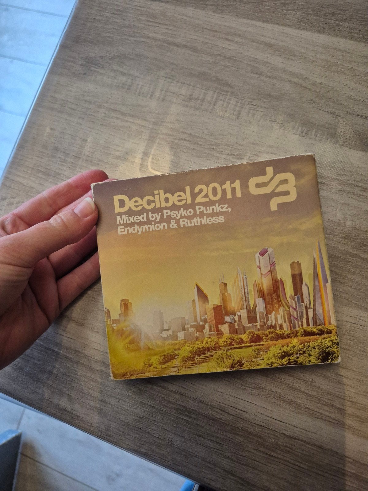 Decibel cd 2011 verzamel cd met 3 cds, Ophalen of Verzenden, Zo goed als nieuw, Dance Populair
