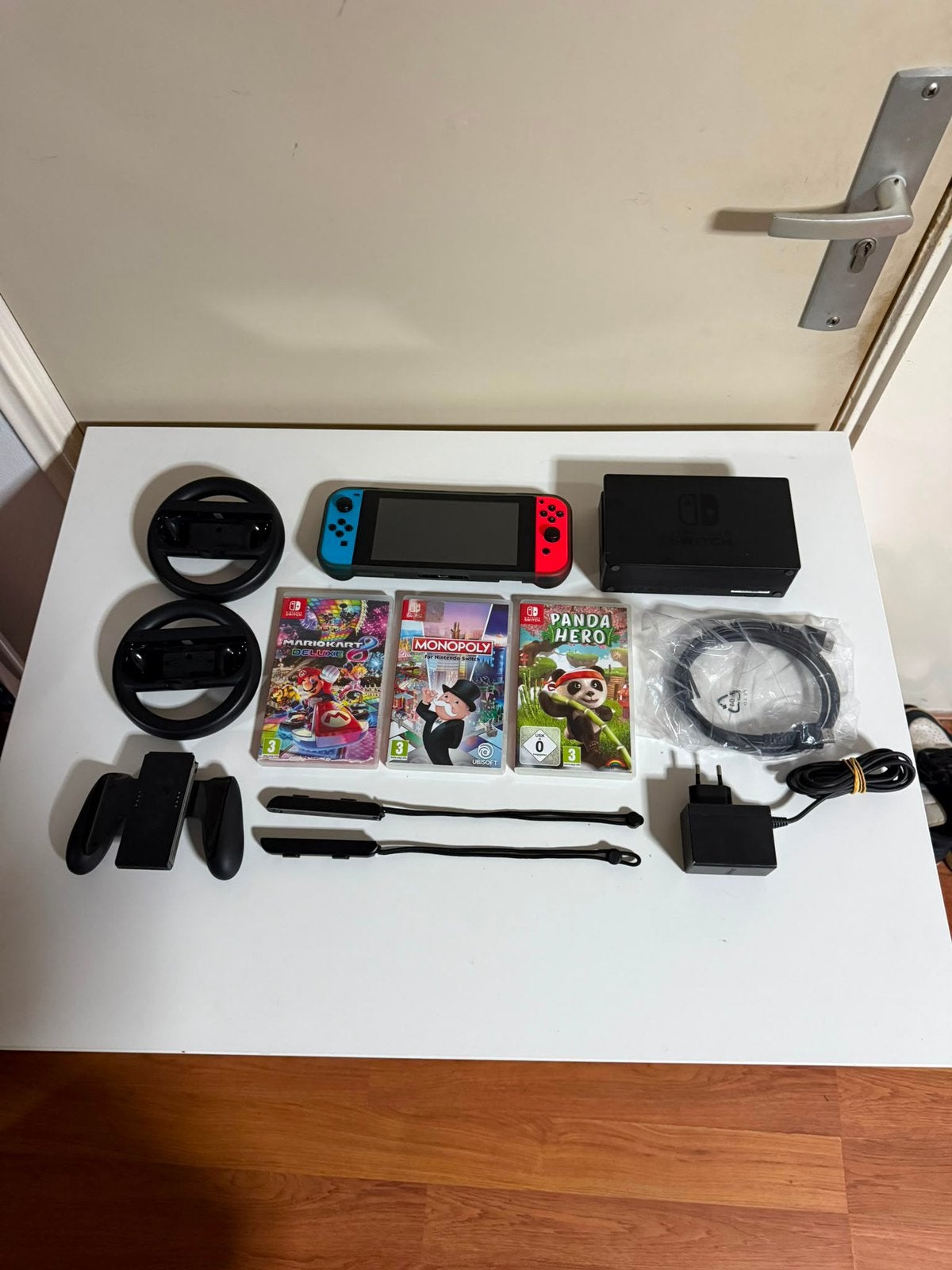 Nintendo Switch V2 2022 + Mario Kart 8 Deluxe & Accessoires, Racen en Vliegen, Ophalen of Verzenden, Zo goed als nieuw, 3 spelers of meer