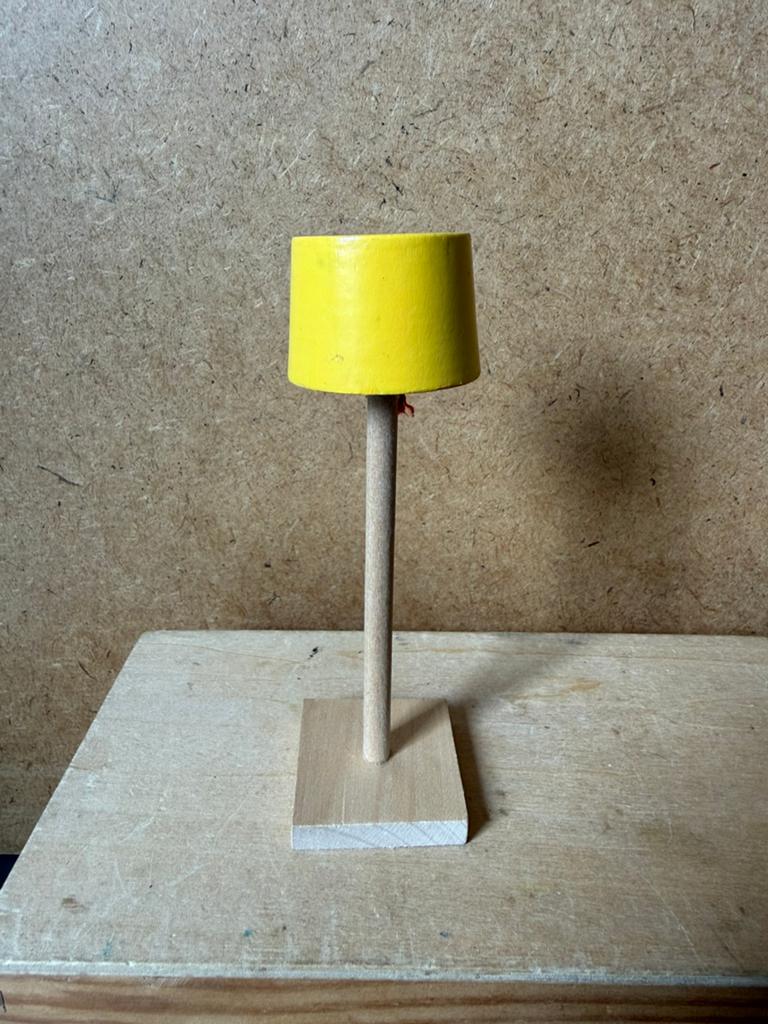 Lamp - hxb 11.5x3.5cm - hout, Verzamelen, Poppenhuizen en Toebehoren, Ophalen of Verzenden, Zo goed als nieuw, Poppenhuis