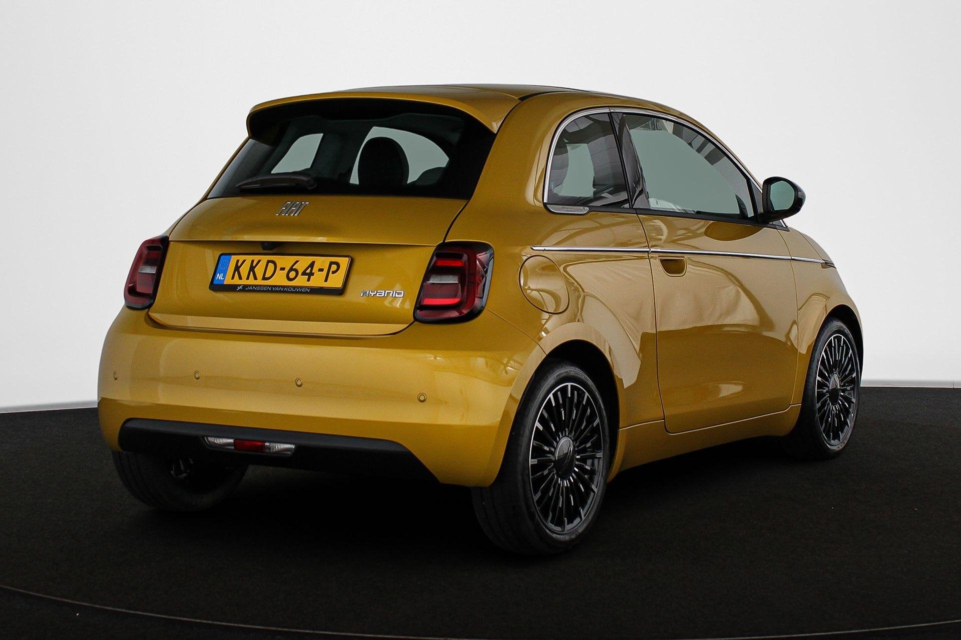 Fiat 500 1.0 Hybrid La Prima JBL Panoramadak Stoelverwarming, Auto's, Fiat, Euro 6, 4 stoelen, Handgeschakeld, 19 km/l