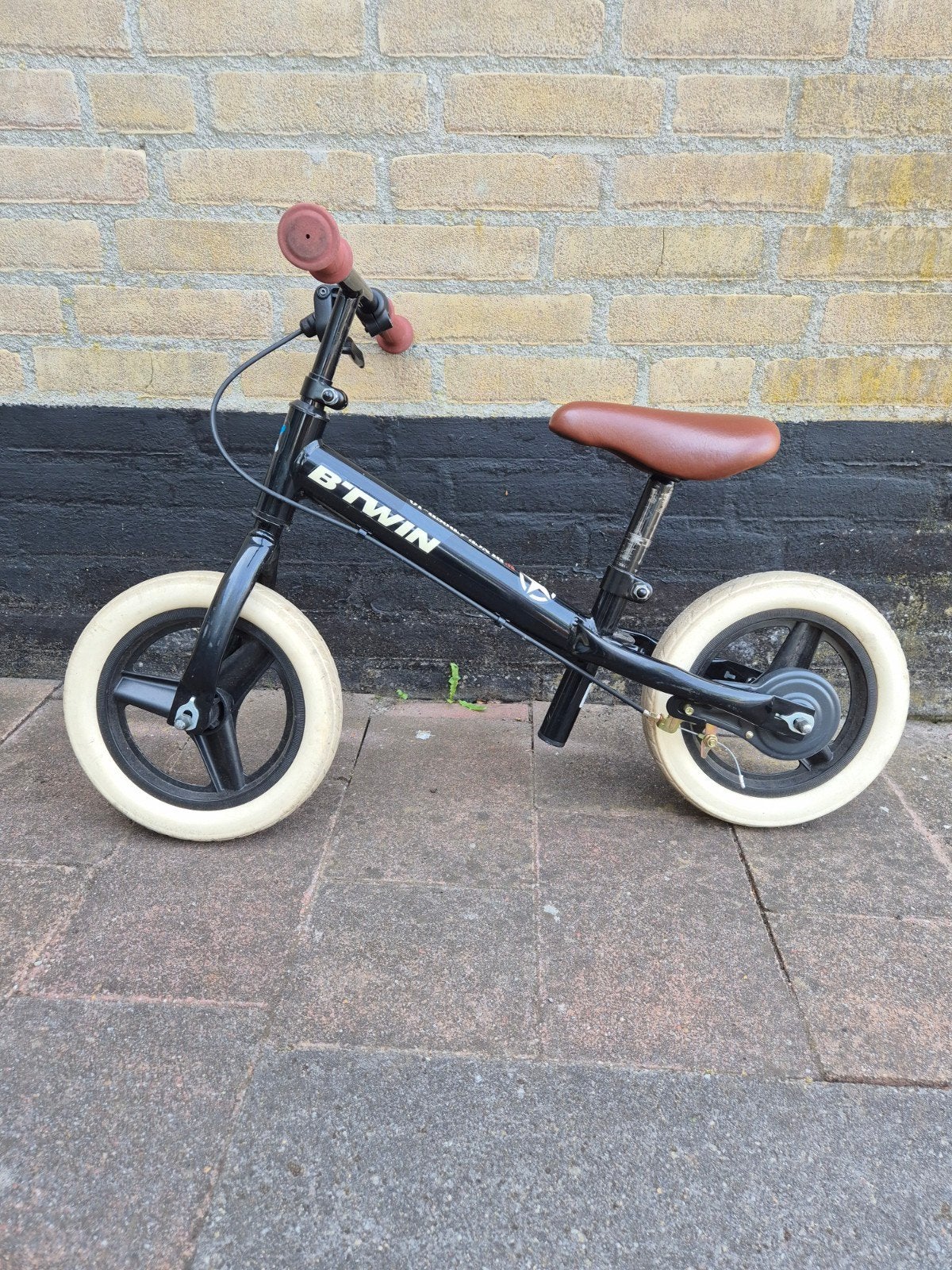 B'Twin loopfiets voor kinderen - Zwart met witte banden, Ophalen, Gebruikt, Loopfiets