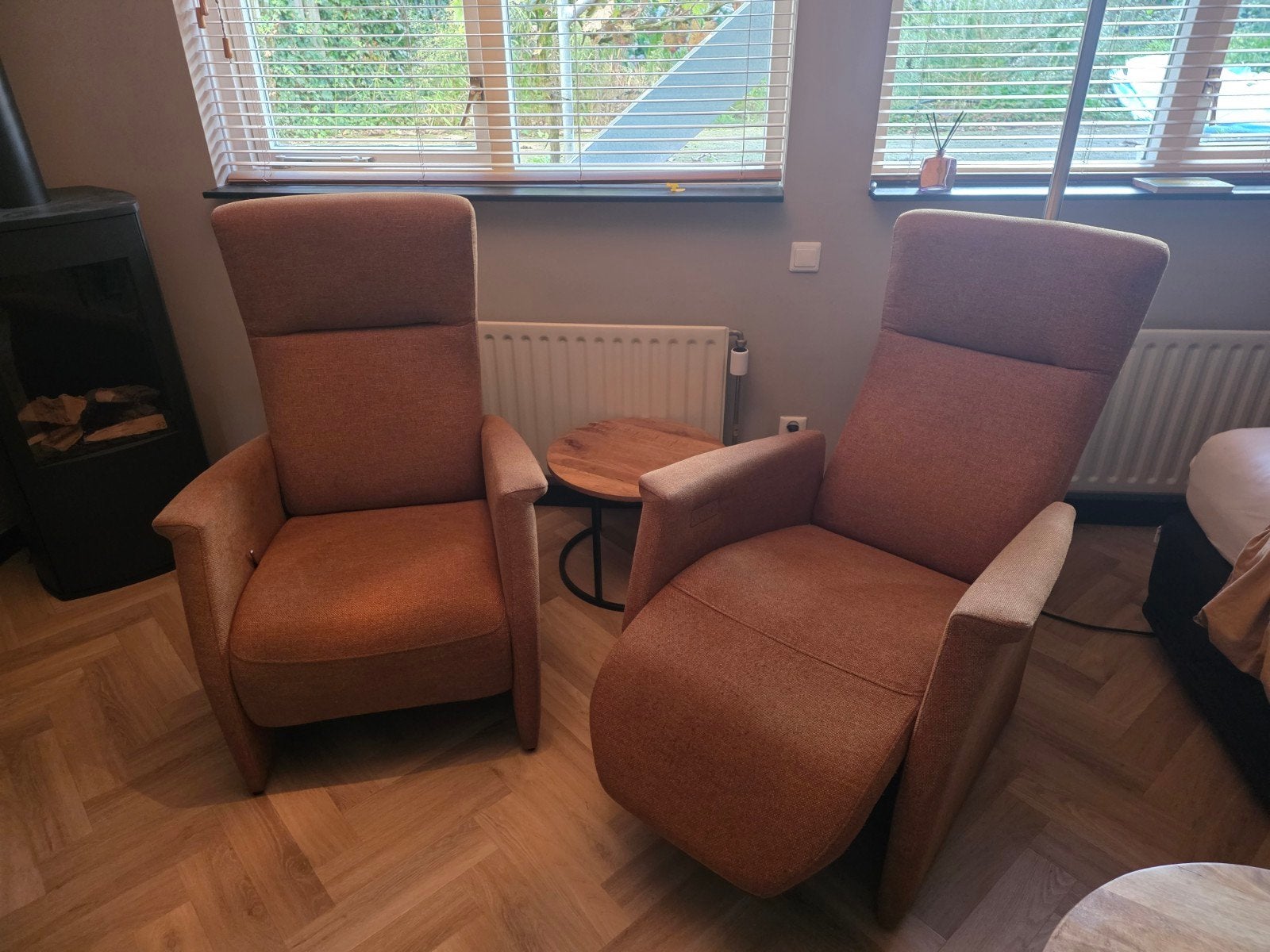2 Luxe Relaxfauteuils: Elektrisch & Handmatig verstelbaar, Ophalen, Gebruikt, Stof