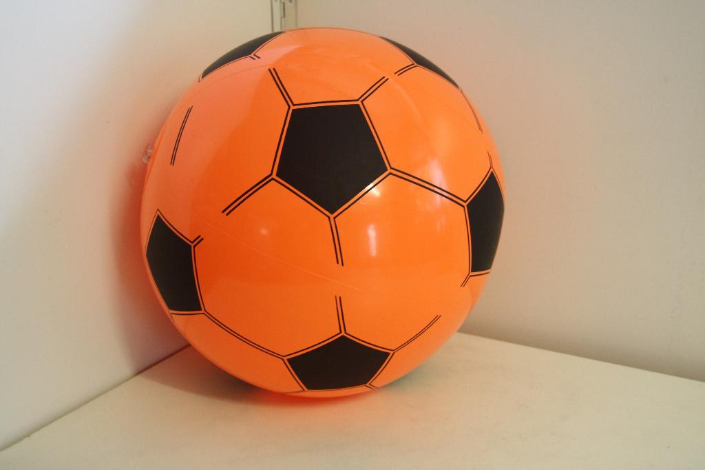 Strandbal oranje. Nieuw. Groot model., Ophalen of Verzenden, Nieuw