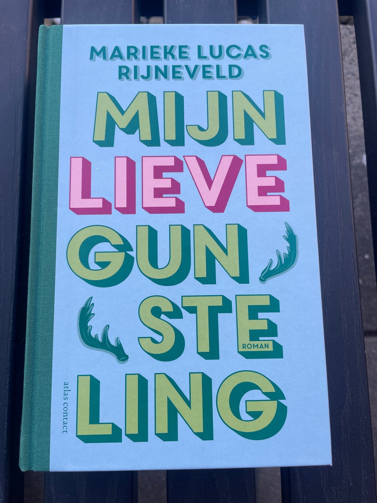 Mijn lieve gunsteling - Marieke Lucas Rijneveld, Ophalen of Verzenden, Zo goed als nieuw, Nederland