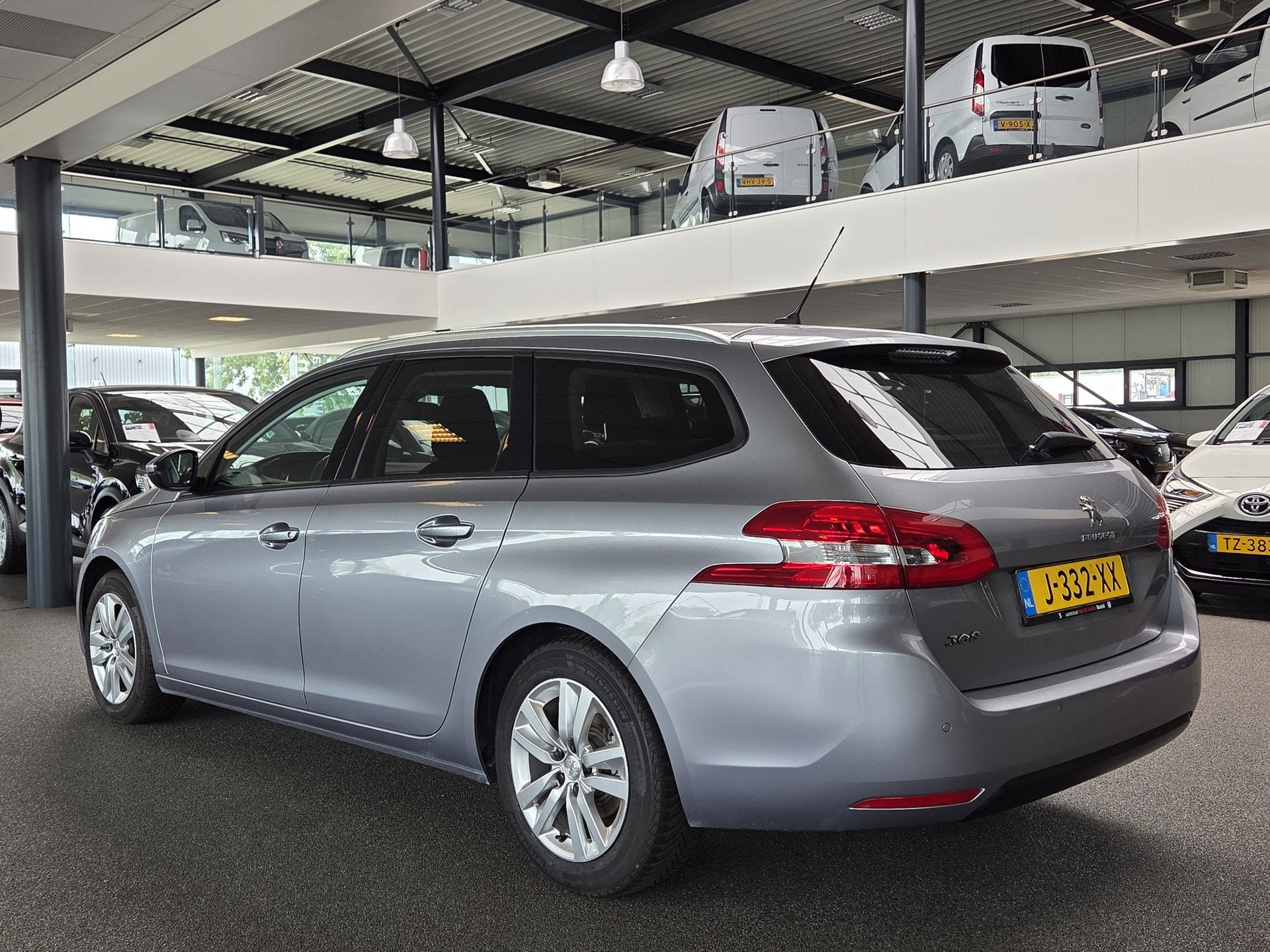 Peugeot 308 SW 1.2 PureTech Blue Lease Executive / Nieuwe Di, Parkeersensor, Euro 6, 1199 cc, 620 kg