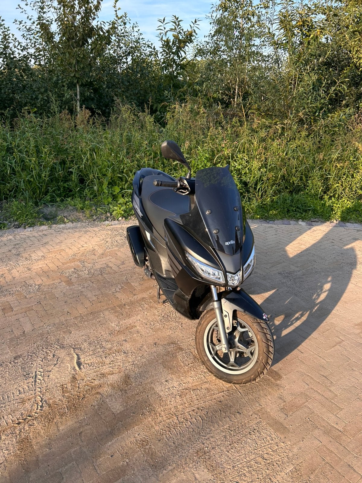 Aprilia SXR 50, bouwjaar 2025, slechts 3300 km!, Ophalen, Zo goed als nieuw, Benzine, Overige modellen