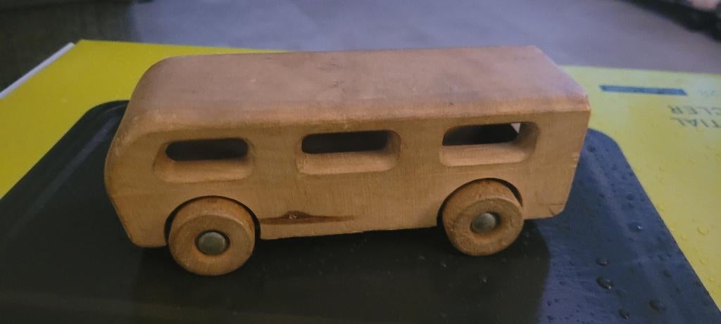 Houten speelgoed vintage bus jukka, Kinderen en Baby's, Speelgoed | Houten speelgoed, Ophalen of Verzenden, Gebruikt, Duw- of Trekspeelgoed