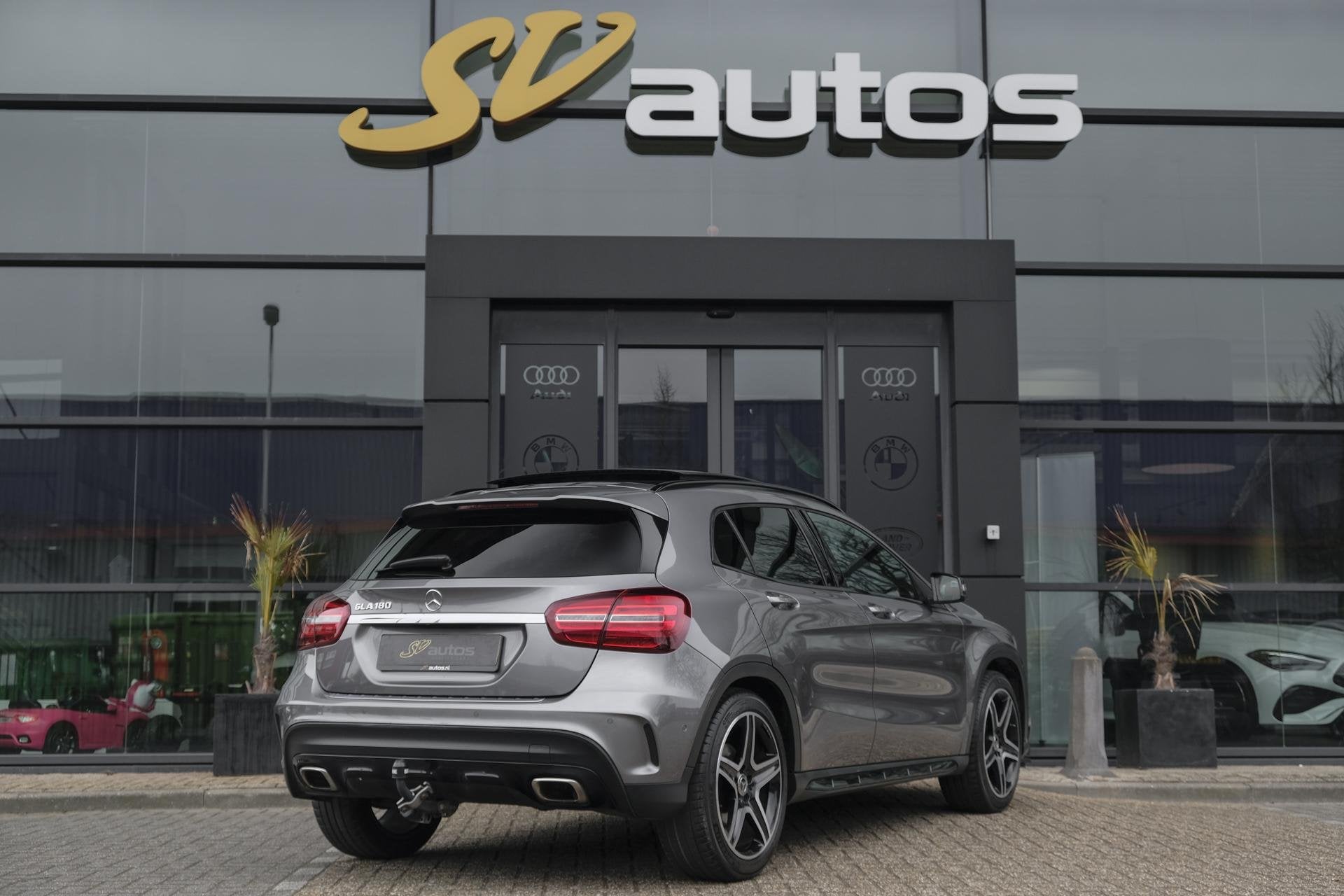 Mercedes-Benz GLA-klasse GLA180 AMG 122pk Panoramadak Night, Auto's, Gebruikt, 715 kg, Leder en Stof, 122 pk