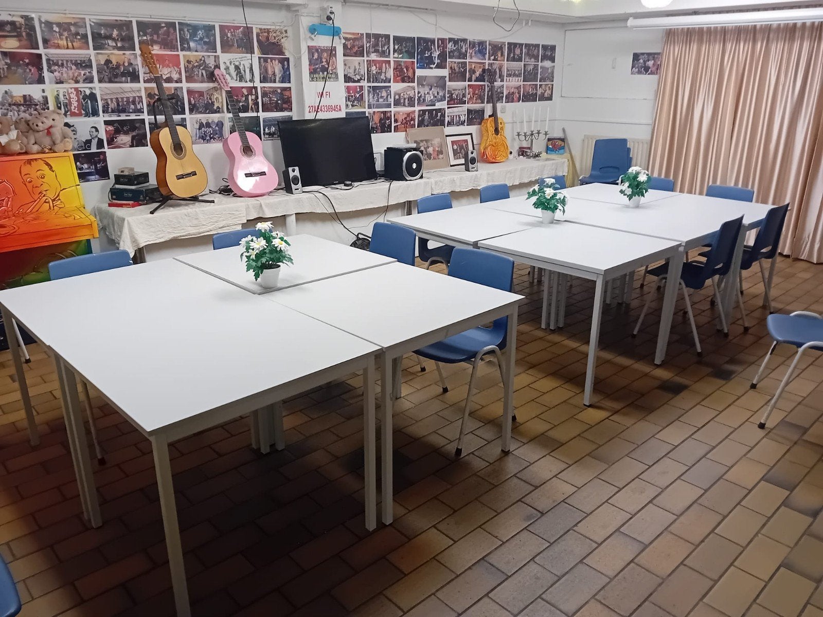 11 Tafels 80x80 met diverse stoelen. Lees adv. Zie foto,s, Gebruikt, 100 tot 150 cm, Vier personen, Rechthoekig