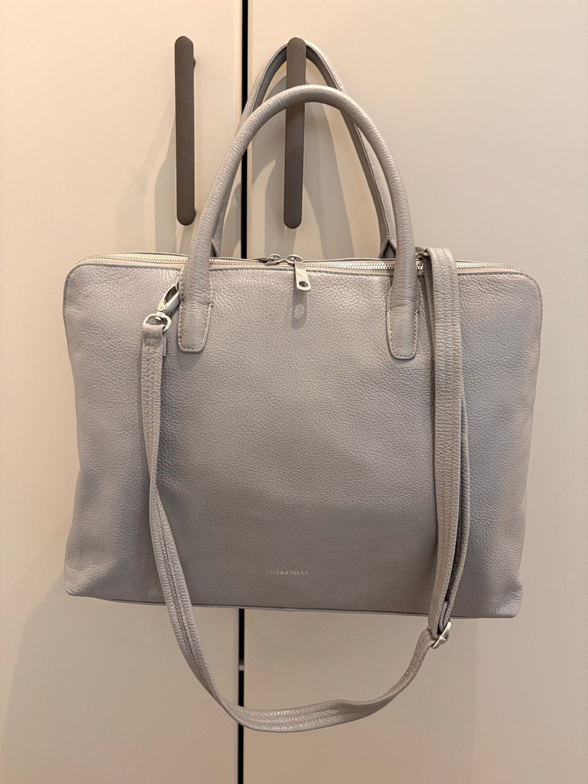 Gigi Fratelli leren laptoptas - Zo goed als nieuw, Sieraden, Tassen en Uiterlijk, Ophalen of Verzenden, Zo goed als nieuw, Grijs