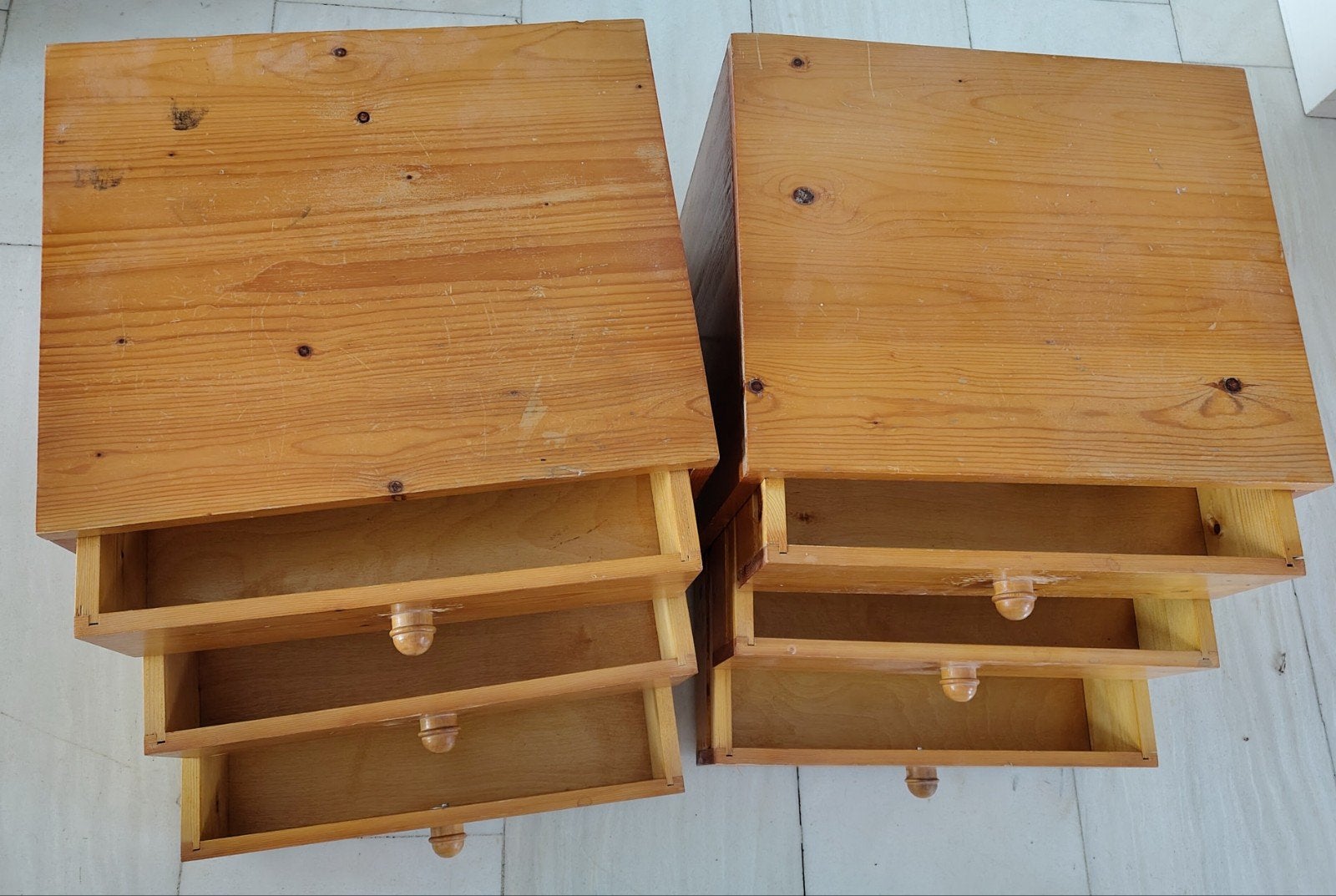 Set van 2 grenen nachtkastjes met 3 laden, Huis en Inrichting, Kasten | Ladekasten, Ophalen, Minder dan 50 cm, Gebruikt, 3 of 4 laden