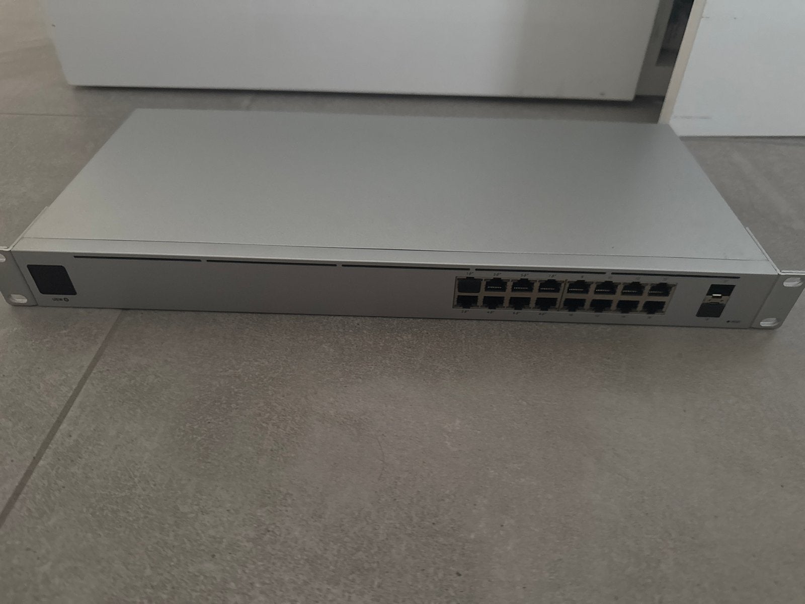Ubiquiti UniFi USW-16-PoE Netwerk Switch, Computers en Software, Netwerk switches, Ophalen of Verzenden, Zo goed als nieuw