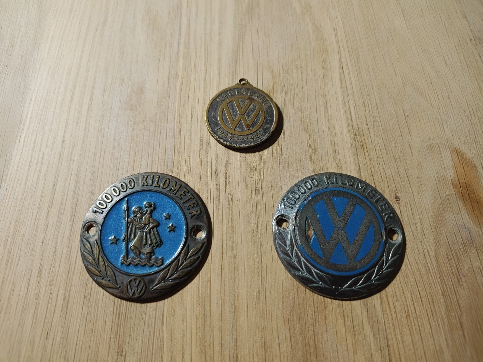 Vw oldtimer christoffels badges 3 stuks, Ophalen of Verzenden
