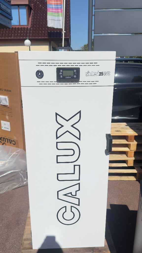 Calux Sintesi 25 kW- Pellet CV nieuw!, Huis en Inrichting, Kachels, Ophalen, Info@bluesolid.nl, Pelletkachel, Vrijstaand