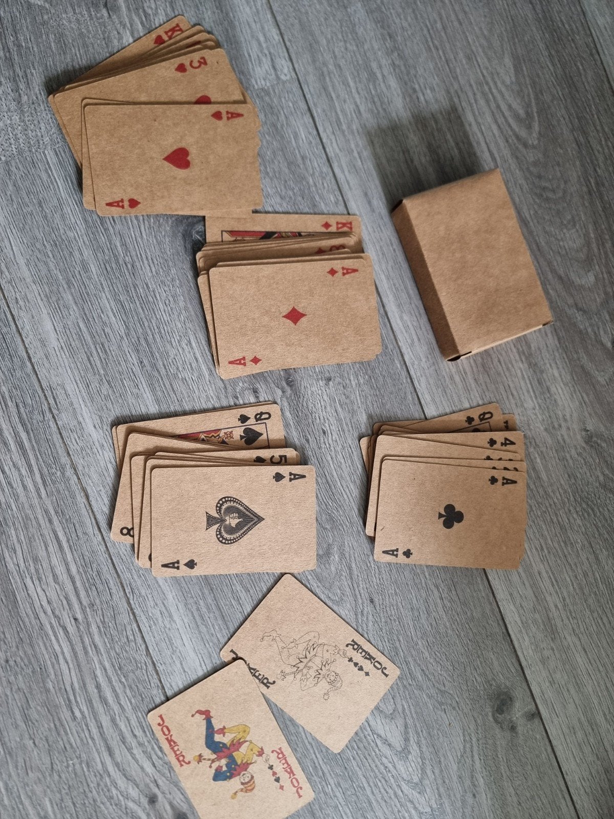 Gerecyclede kartonnen kaartspellen, rood, Nieuw (Y10), Ophalen of Verzenden, Nieuw, Speelkaart(en)