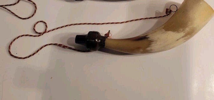 1 hoorn toeter bakeliet oude koehoorn larp viking antiek, Ophalen of Verzenden, Zo goed als nieuw, Accessoires