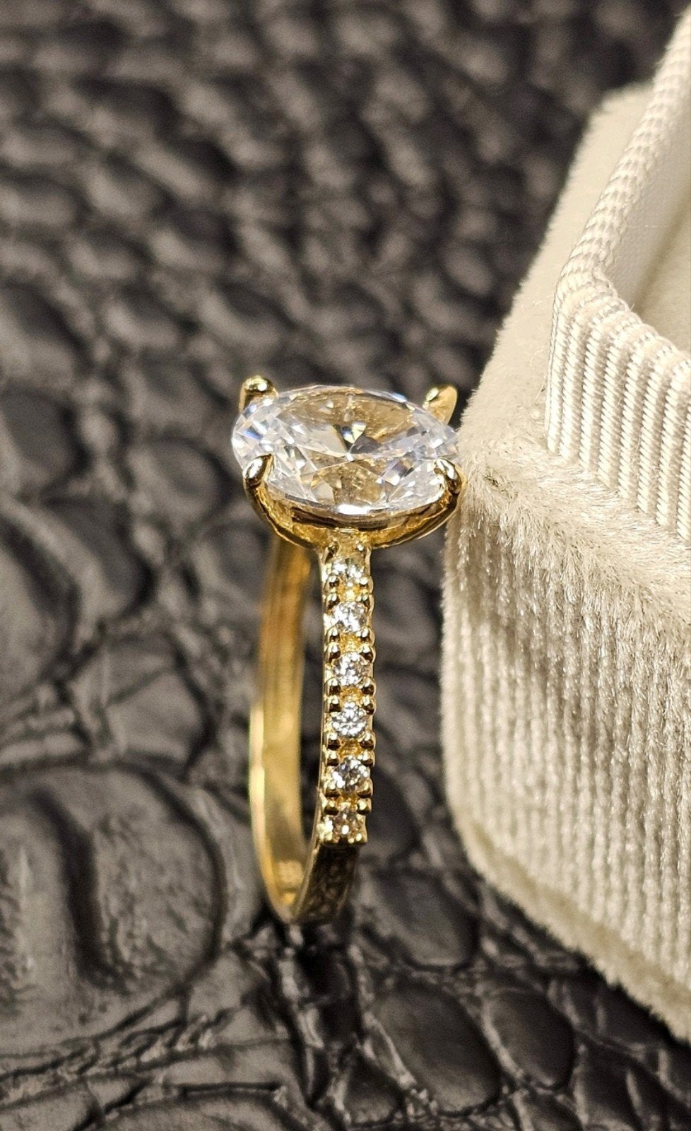 Mooie Ovaal steen 14k Gouden ring, Nieuw, Ophalen of Verzenden, 17 tot 18, Dame