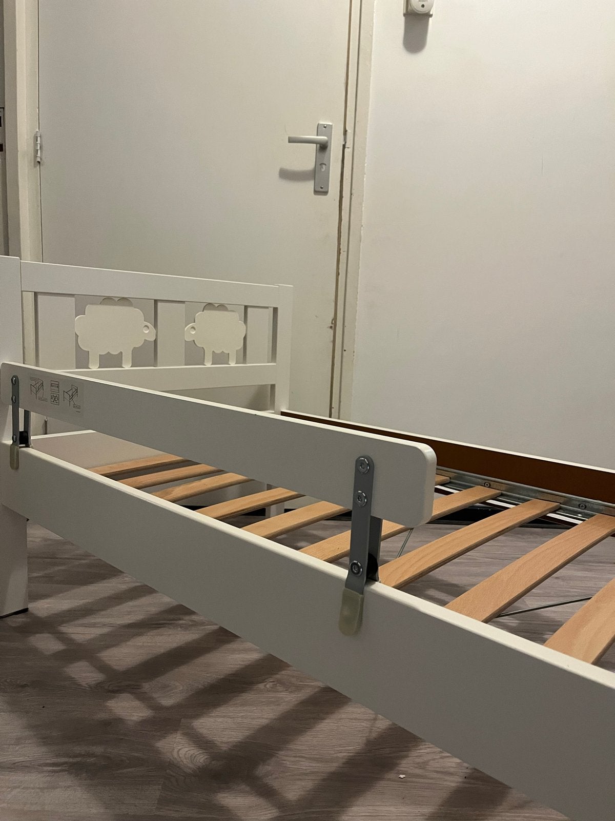KRITTER Peuterbed met lattenbodem, wit, 70x160 cm, Ophalen, 70 tot 85 cm, Zo goed als nieuw, Lattenbodem