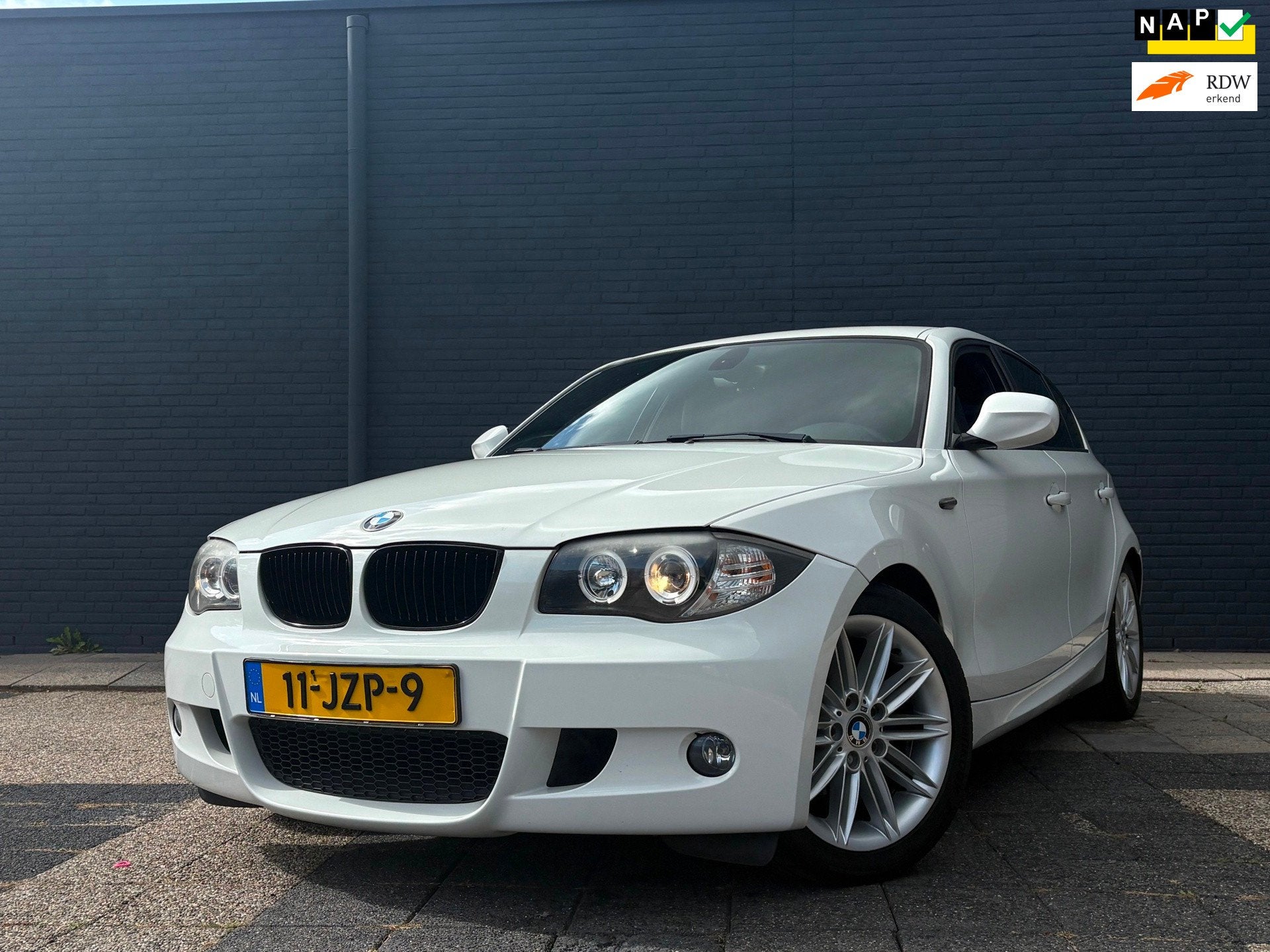 BMW 1-serie 116i | M-Pakket | Stoelverwarming | Airco, 1-Serie, Euro 5, 4 cilinders, 4 stoelen