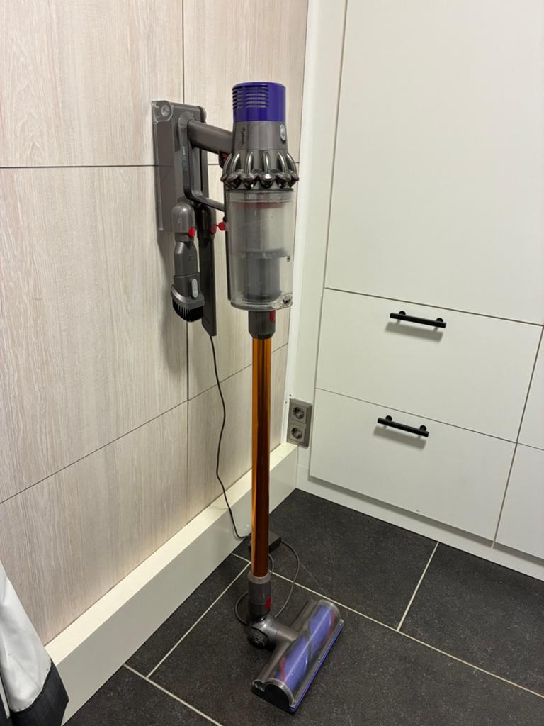 Dyson v10 - geheel gerenigd en nieuwe filters, Witgoed en Apparatuur, Stofzuigers, Ophalen, Gebruikt, Draadloos, Dyson