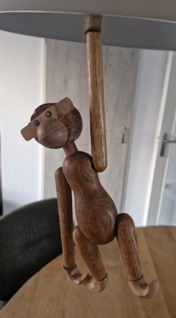 (In de stijl van) Kay Bojesen vrolijk hangend houten aapje, Ophalen of Verzenden, Zo goed als nieuw, Dier