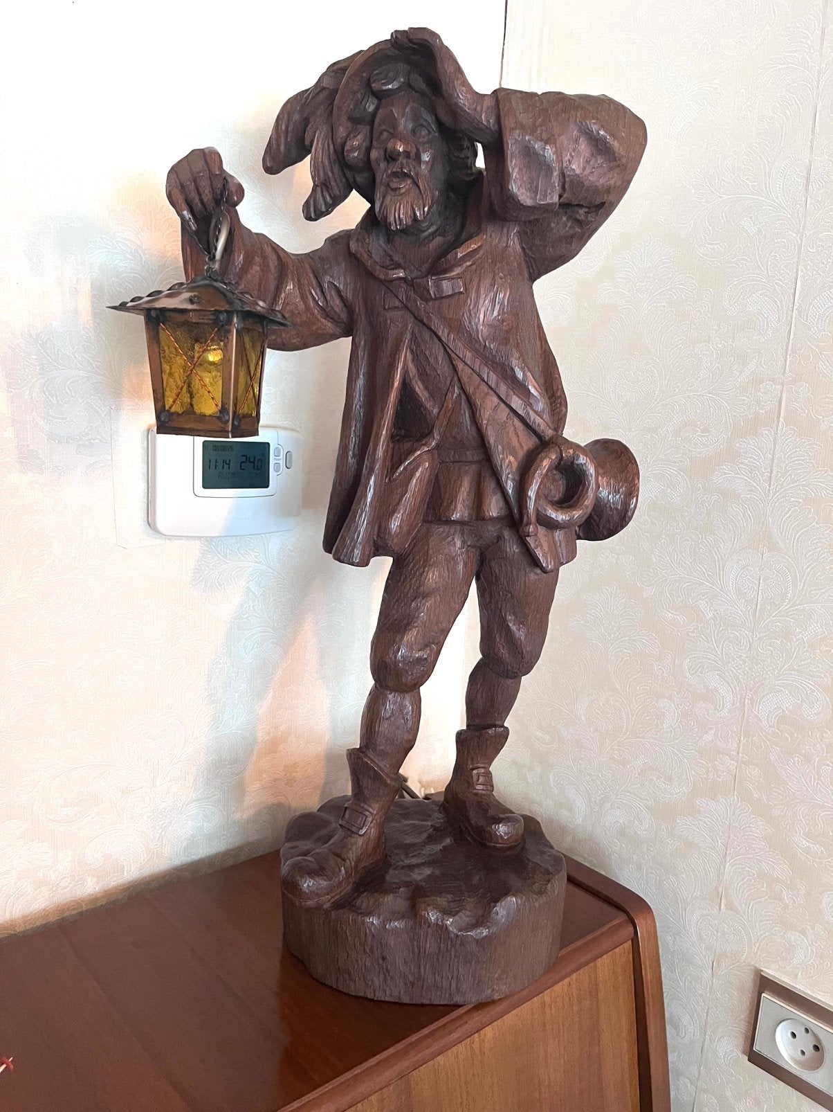 Houtsnijwerk “nachtwachter”, Ophalen