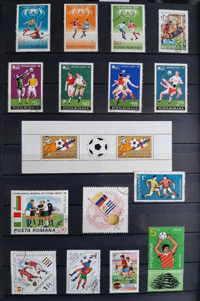 3 Kaarten Mooiste Postzegels Voetbal No. 6 Gestempeld, Ophalen, Gestempeld, Sport