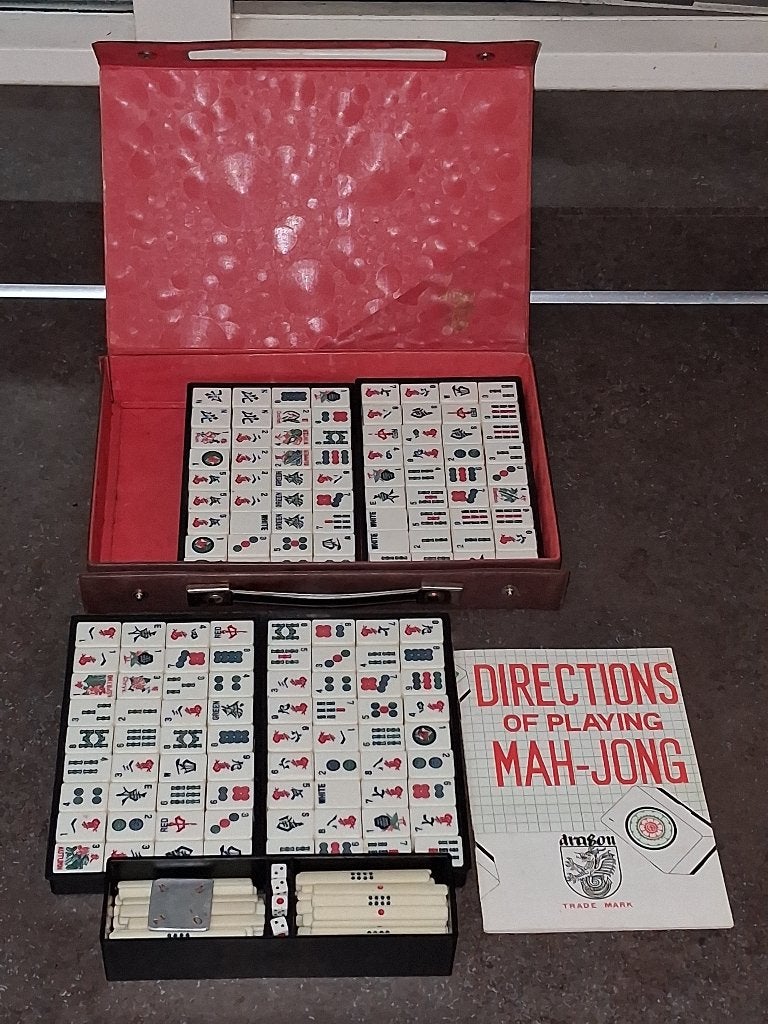 Mahjong koffer nieuwstaat, Hobby en Vrije tijd, Gezelschapsspellen | Bordspellen, Ophalen of Verzenden, Zo goed als nieuw