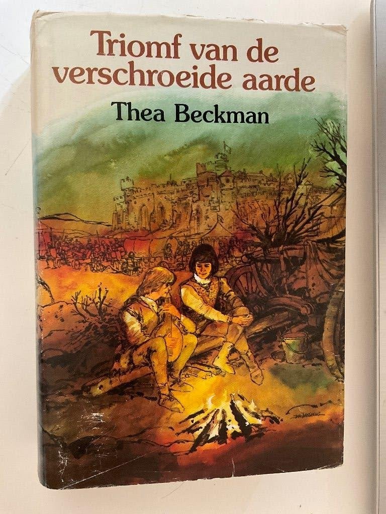 Thea Beckman. Triomf van de verschroeide.. Gesigneerd, 1e dr, Boeken, Verzenden, Gelezen, Thea Beckman, Fictie