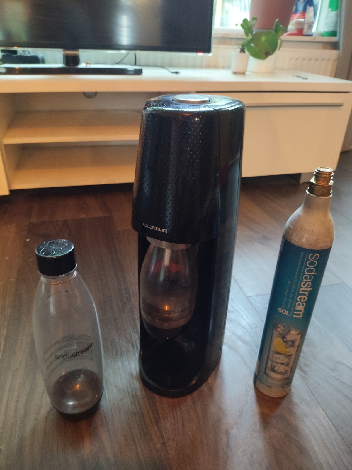 Sodastream met 2 flessen en gasfles, Ophalen of Verzenden, Gebruikt