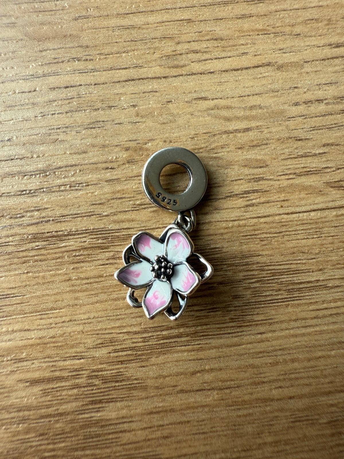 Pandora bedel bloem roze/wit - S925 zilver, Gebruikt, Pandora, Ophalen of Verzenden, 1 bedel