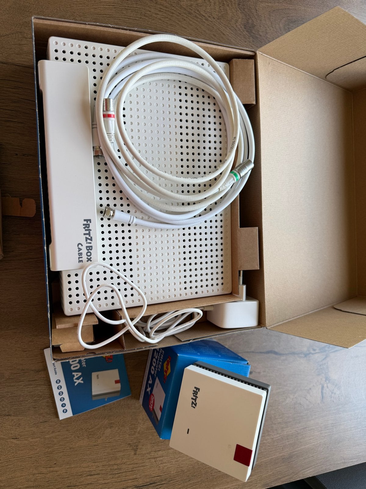 FRITZ!Box 6690 Cable Router met FRITZ!Repeater 1200 AX, Computers en Software, Ophalen, Zo goed als nieuw, Router met modem