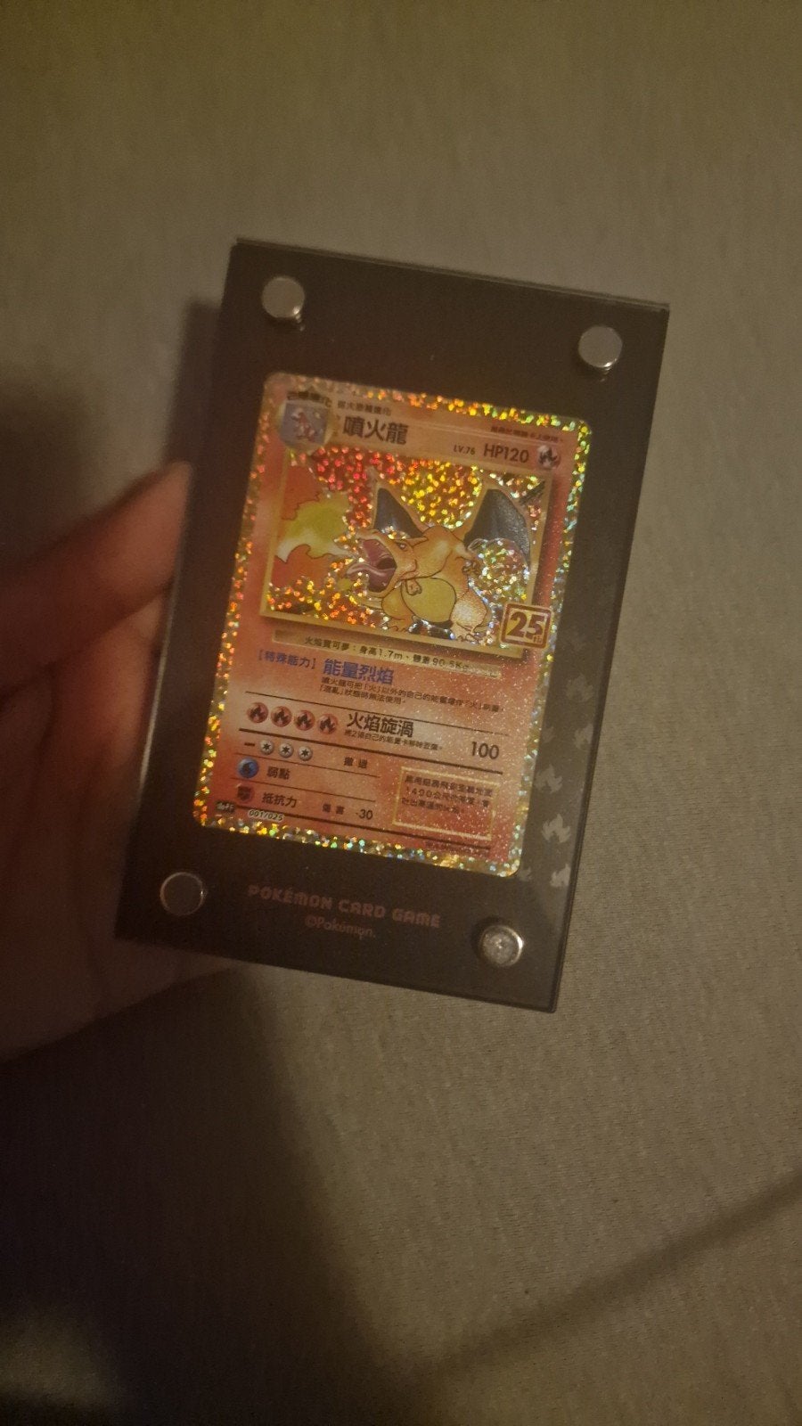 OG Charizard Pokémon Kaart - Chinese 25th Anniversary, Ophalen of Verzenden, Zo goed als nieuw, Losse kaart, Foil