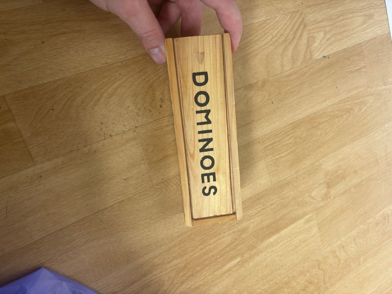 Dominoes spel in houten kistje, Hobby en Vrije tijd, Gezelschapsspellen | Bordspellen, Een of twee spelers, Ophalen of Verzenden