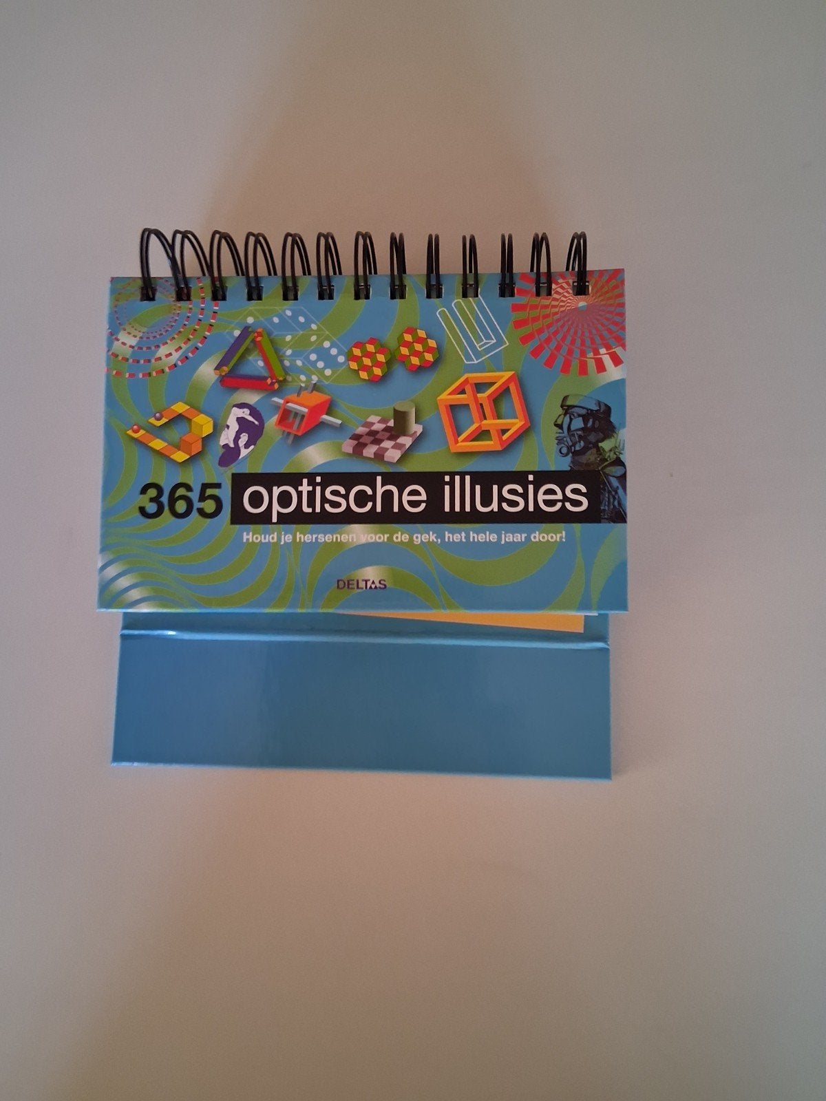 365 Optische Illusies - Houd je hersenen voor de gek!, Boeken, Ophalen, Zo goed als nieuw