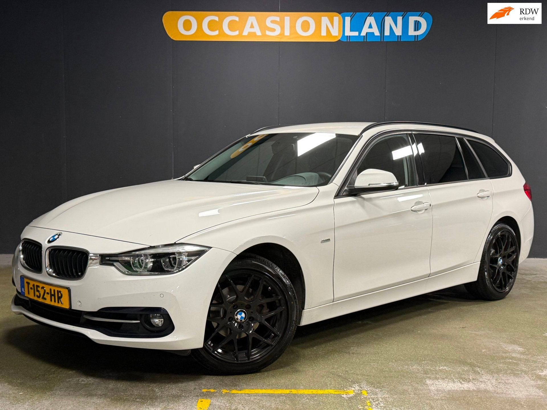 BMW 3-serie Touring 320i xDrive|PDC|LED|CRUISE|STOELV|BLUETO, Auto's, Automaat, Stof, 4 cilinders, Wit