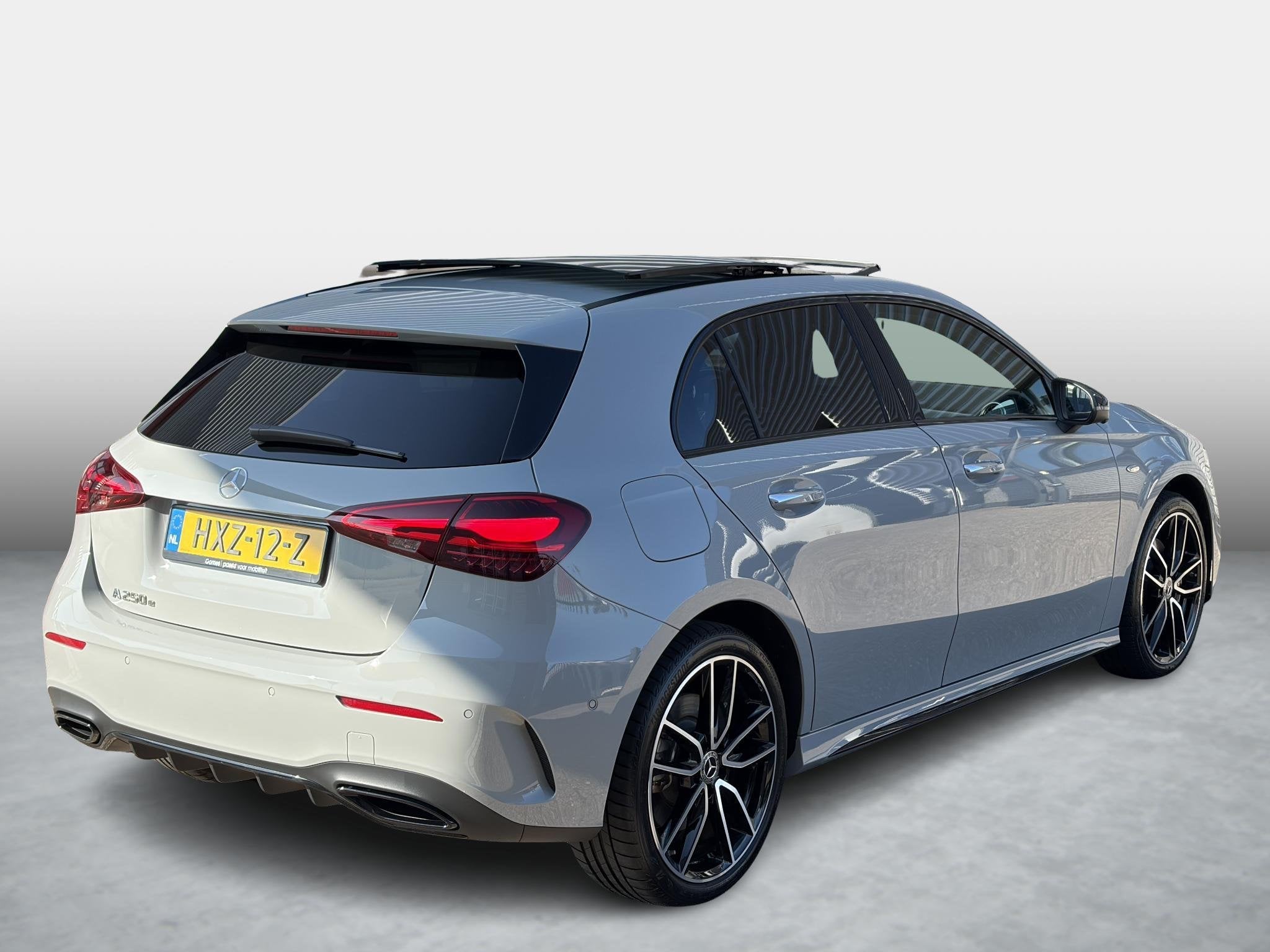 Mercedes-Benz A-klasse 250 e Business Solution AMG | Panoram, Auto's, Mercedes-Benz, Stof, Gebruikt, 4 cilinders, Bedrijf