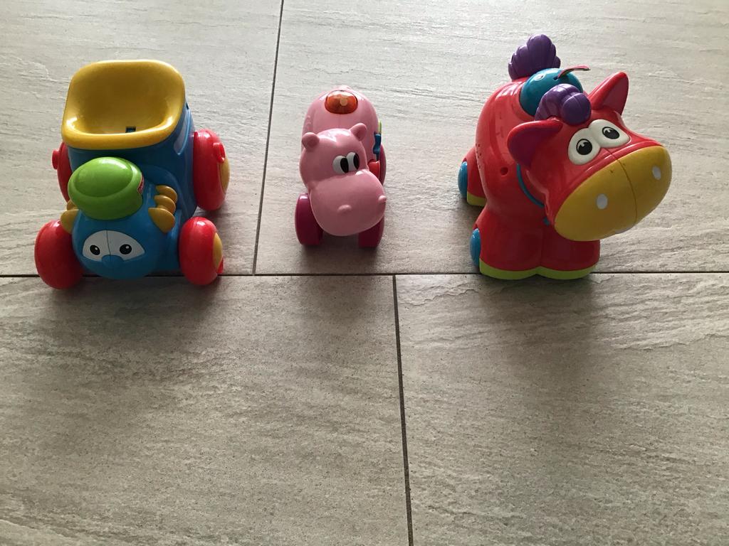 Drie verschillende duwdiertjes, Ophalen, Zo goed als nieuw, Overige typen, Met wieltjes