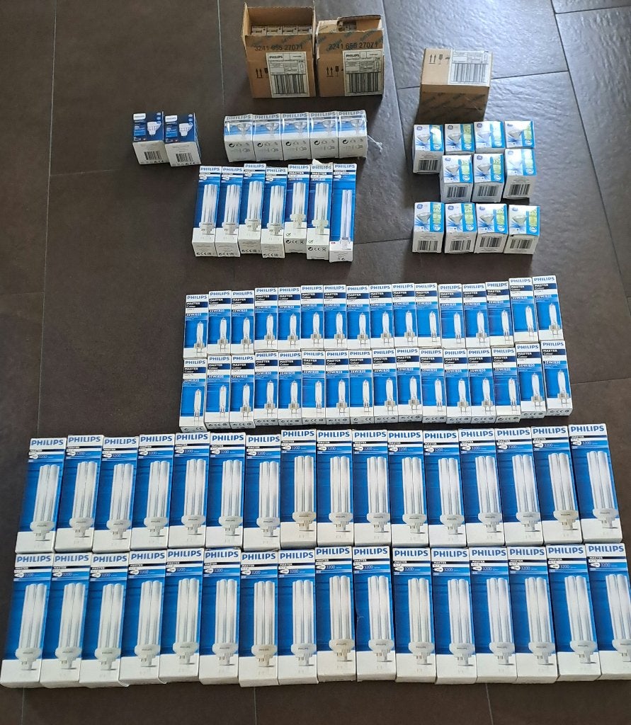 Grote partij lampen – goedkoop weg te halen, Philips, Led-lamp, Nieuw, E27 (groot)