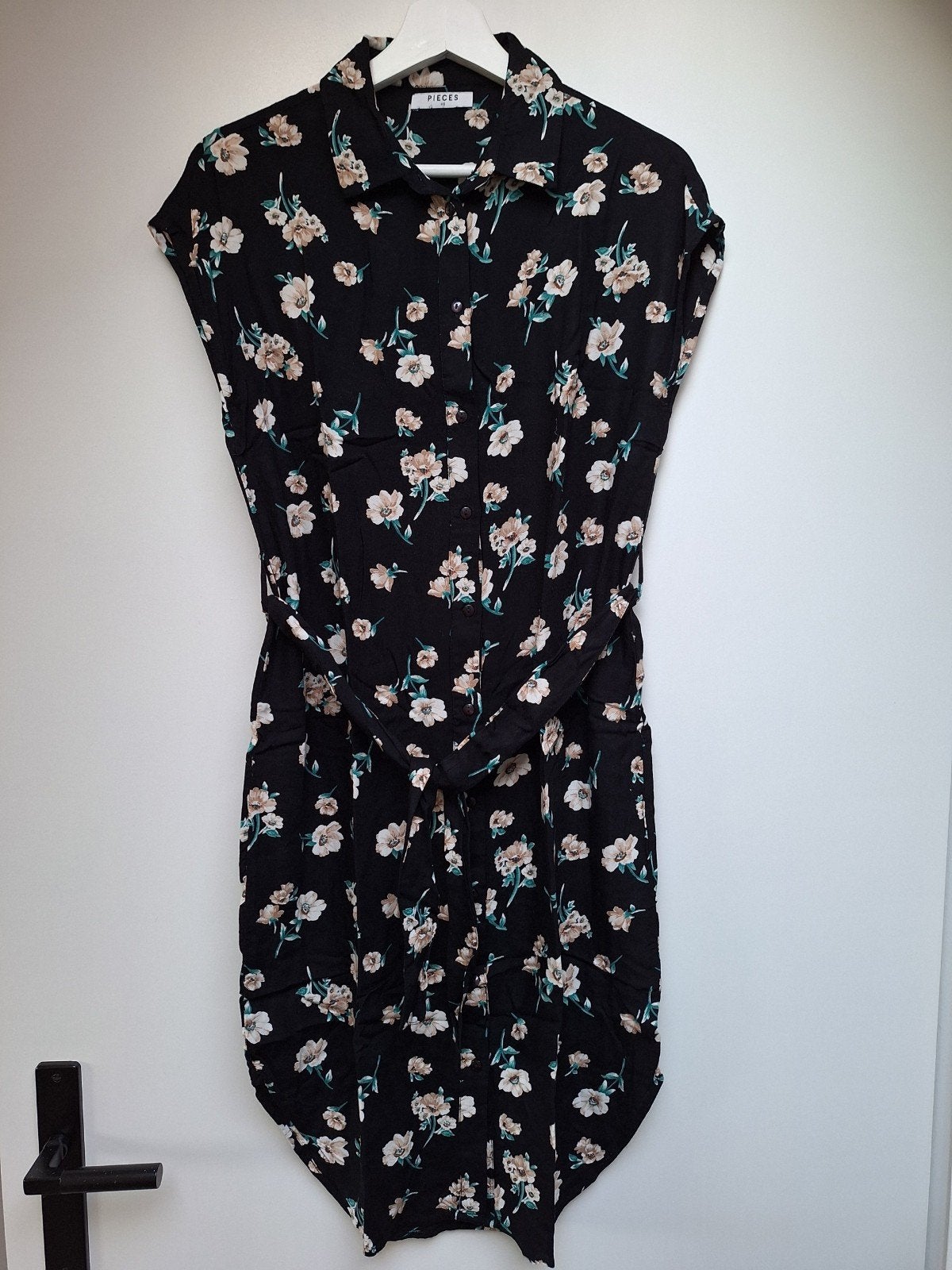 Zwarte bloem print jurk ONLY - maat XS 34, Only, Zwart, Ophalen of Verzenden, Knielengte