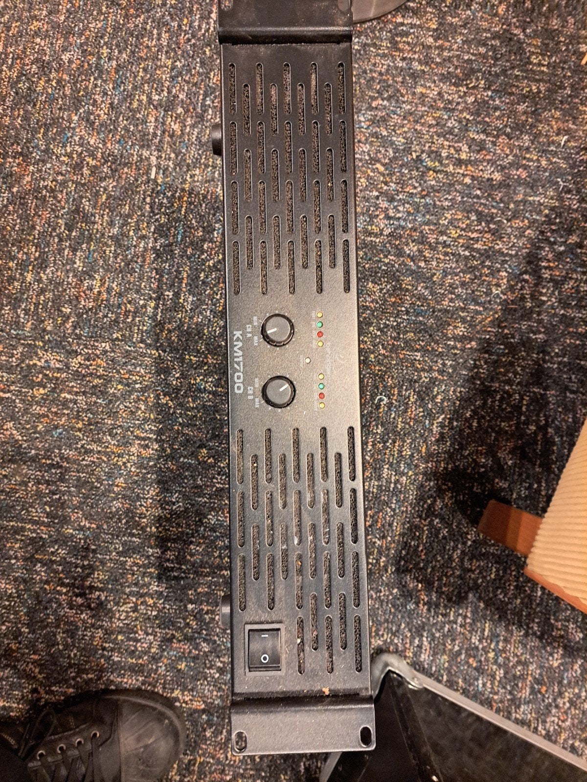 Behringer KM1700 Eindversterker - Zo goed als nieuw, Ophalen of Verzenden, Zo goed als nieuw, 1000 watt of meer, P.A.