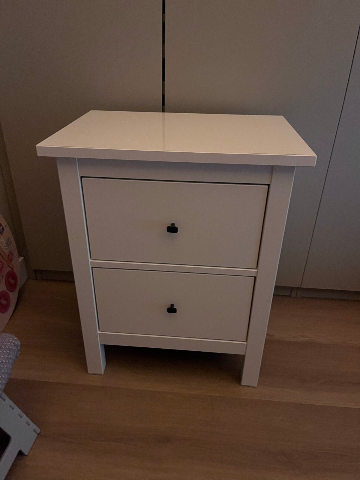 Nachtkastje ikea model Hemnes met 2 lades - Wit, Ophalen, Gebruikt, 55 tot 70 cm, 45 tot 65 cm